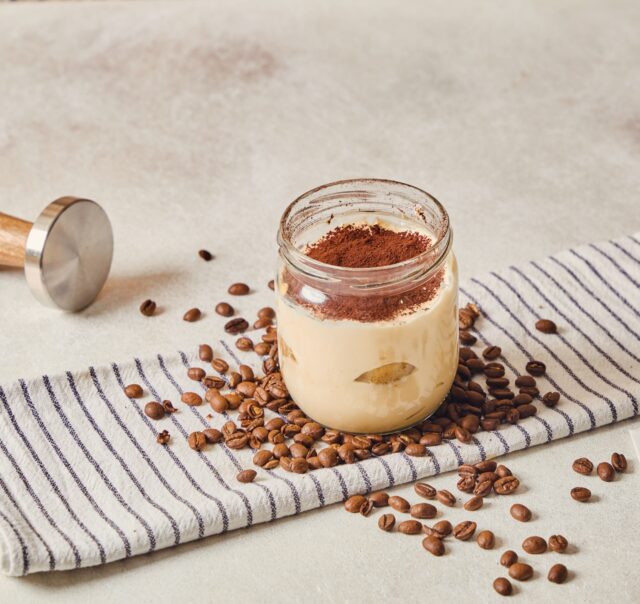 Lust auf ein Stück Glück? ✨ Unser Tiramisu wartet auf dich! Frisch zubereitet und einfach himmlisch. 🇮🇹☕️ #TrattoriaMamma #TiramisuLiebe #DolceVita #Hausgemacht #ItalienischeDesserts NachtischHimmel CologneFood